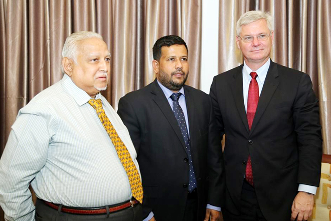 From left: Harold (Harry) Jayawardena (the Leading Lankan Businessman and Danish Honorary Consul General in Colombo), Minister of Industry and Commerce Rishad Bathiudeen and (HE) Danish Ambassador for Sri Lanka Peter Taksøe-Jensen pose for cameras at the Ministry of Industry and Commerce, Colombo on 12 January