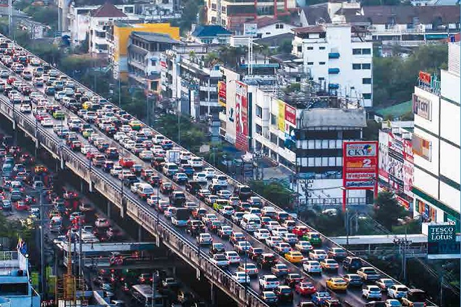 Emission cut pledges at COP 21, Beijing issues smog red alert