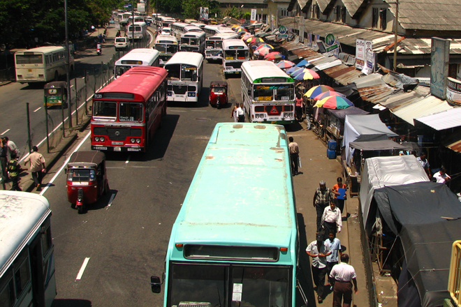 Colombo Fort pavement hawkers to be relocated to new building