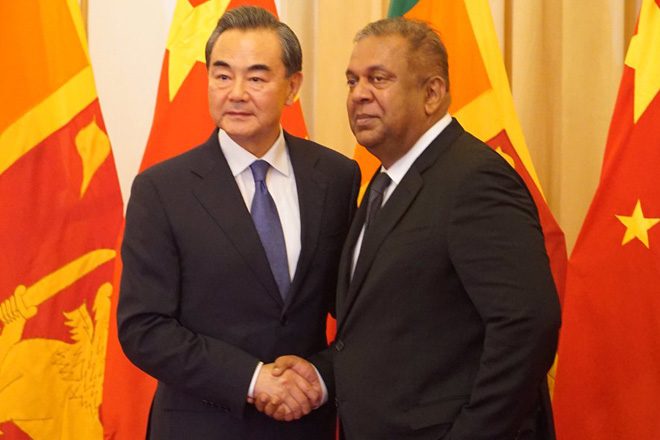 Foreign Minister Mangala Samaraweera welcomes Chinese Foreign Minister