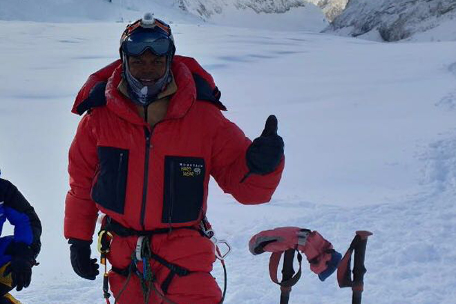 Johann Peries successfully summits Mount Everest