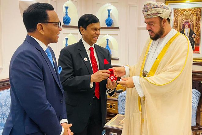Cabraal meets with Sultan’s Deputy Prime Minister for International Relations in Oman