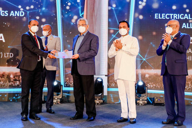 President presents awards for national industry outstanding performers