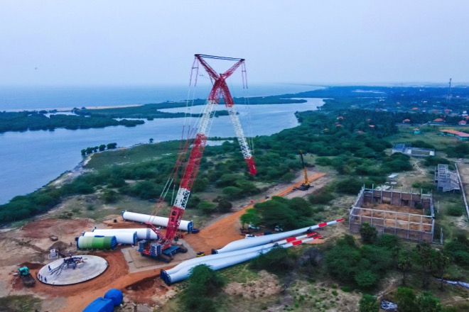 Largest capacity crane in Sri Lanka unloaded at HIP